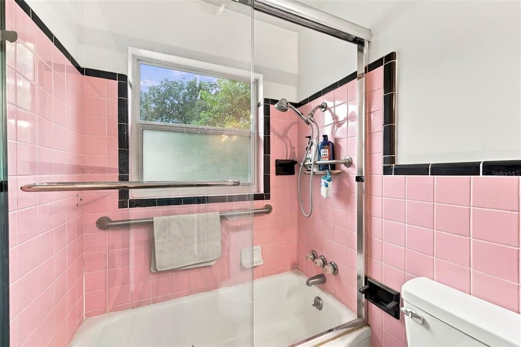For Sale: $259,900 (2 beds, 1 baths, 1119 Square Feet)