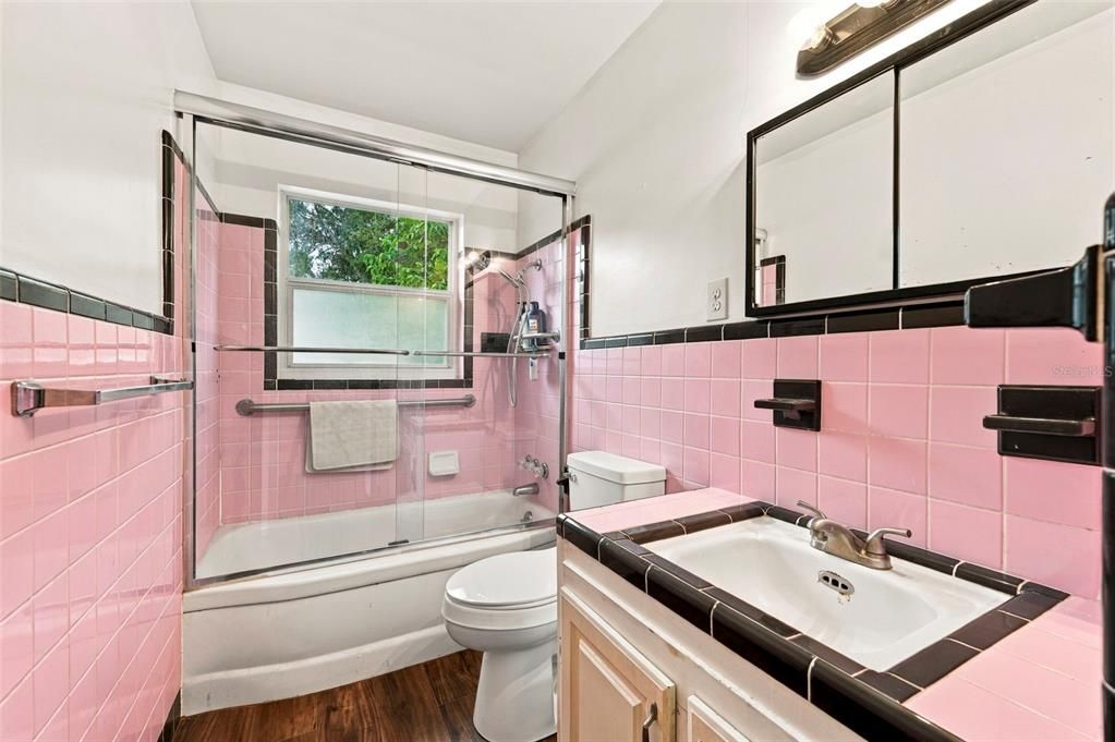 For Sale: $259,900 (2 beds, 1 baths, 1119 Square Feet)