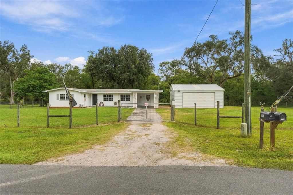 For Sale: $259,900 (2 beds, 1 baths, 1119 Square Feet)