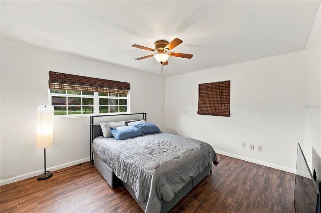 For Sale: $259,900 (2 beds, 1 baths, 1119 Square Feet)