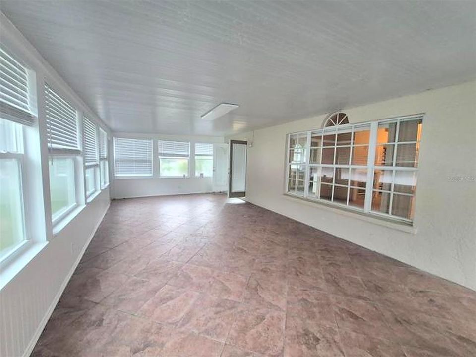 En Venta: $339,900 (3 camas, 2 baños, 1948 Pies cuadrados)