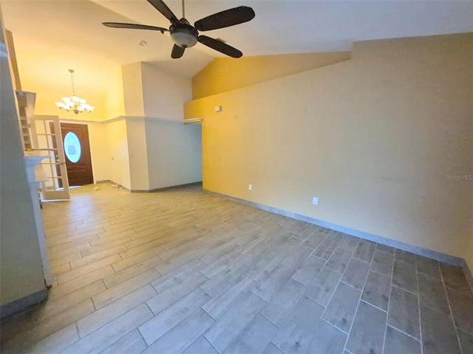 En Venta: $339,900 (3 camas, 2 baños, 1948 Pies cuadrados)
