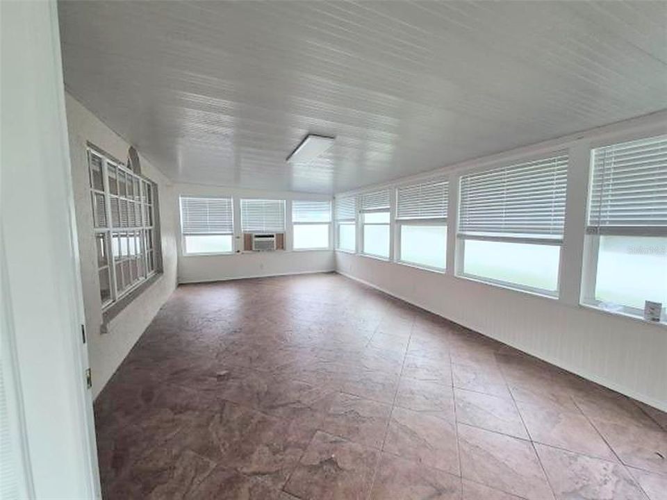 En Venta: $339,900 (3 camas, 2 baños, 1948 Pies cuadrados)