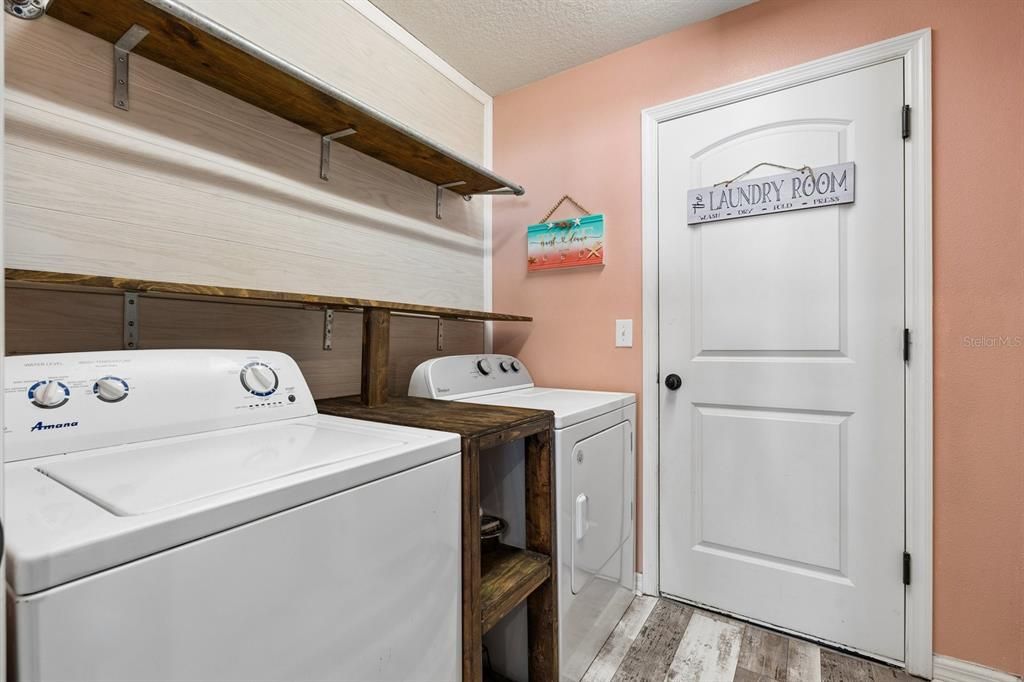 En Venta: $439,000 (4 camas, 2 baños, 2739 Pies cuadrados)