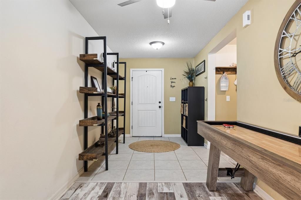 En Venta: $439,000 (4 camas, 2 baños, 2739 Pies cuadrados)