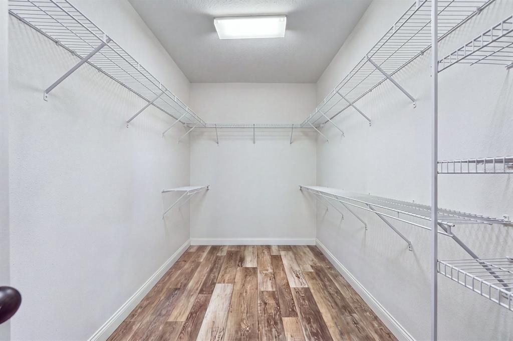 En Venta: $439,000 (4 camas, 2 baños, 2739 Pies cuadrados)