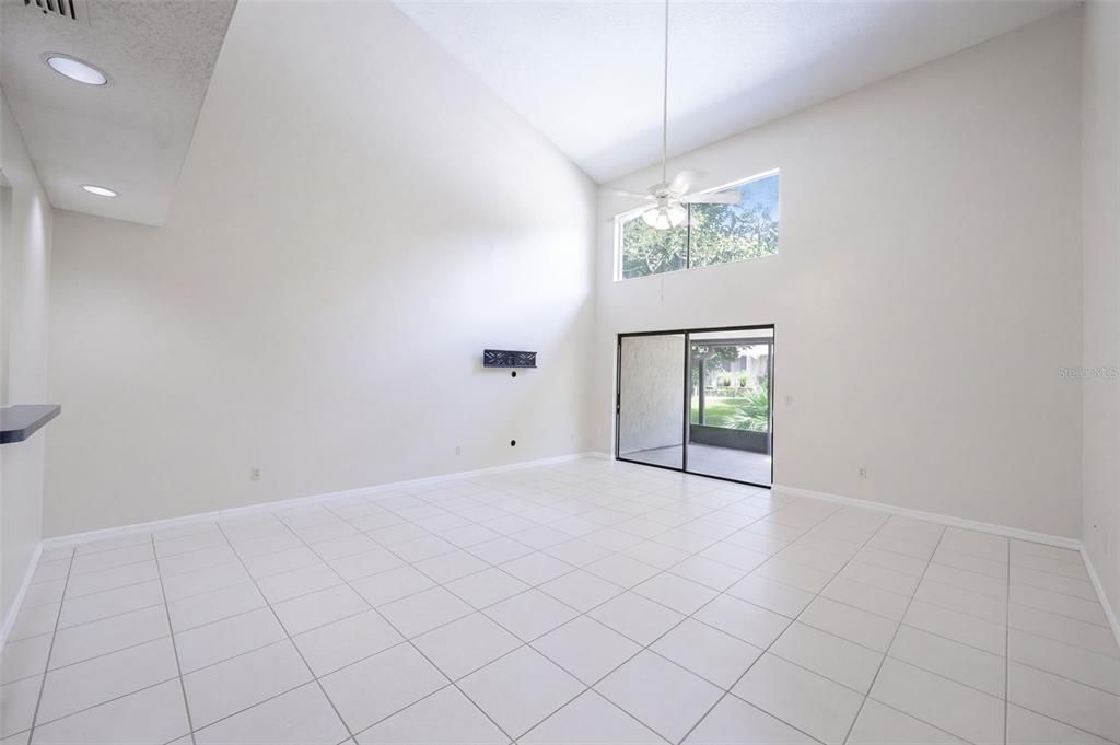 For Sale: $205,000 (2 beds, 2 baths, 1224 Square Feet)