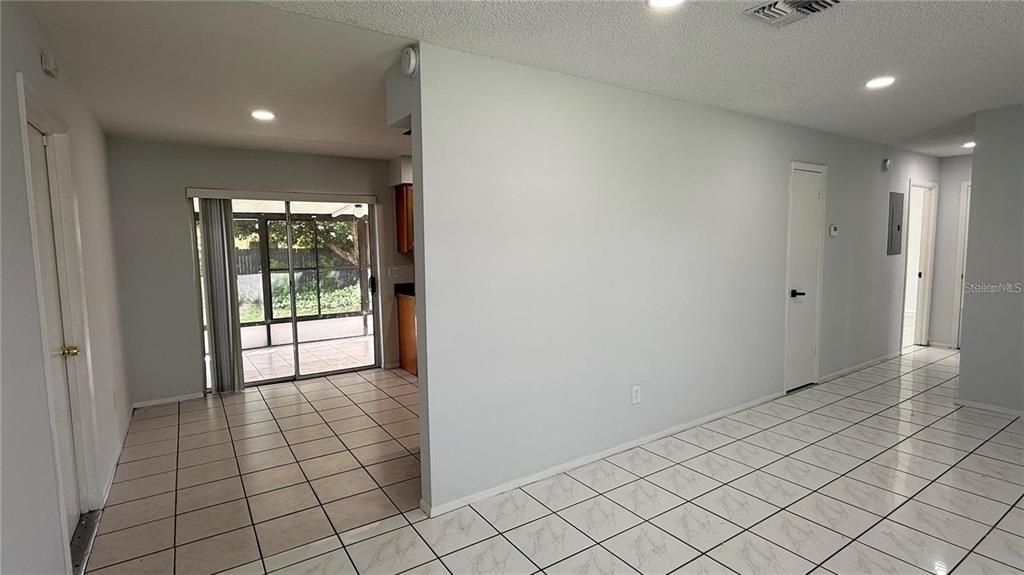 For Rent: $1,800 (2 beds, 2 baths, 1000 Square Feet)