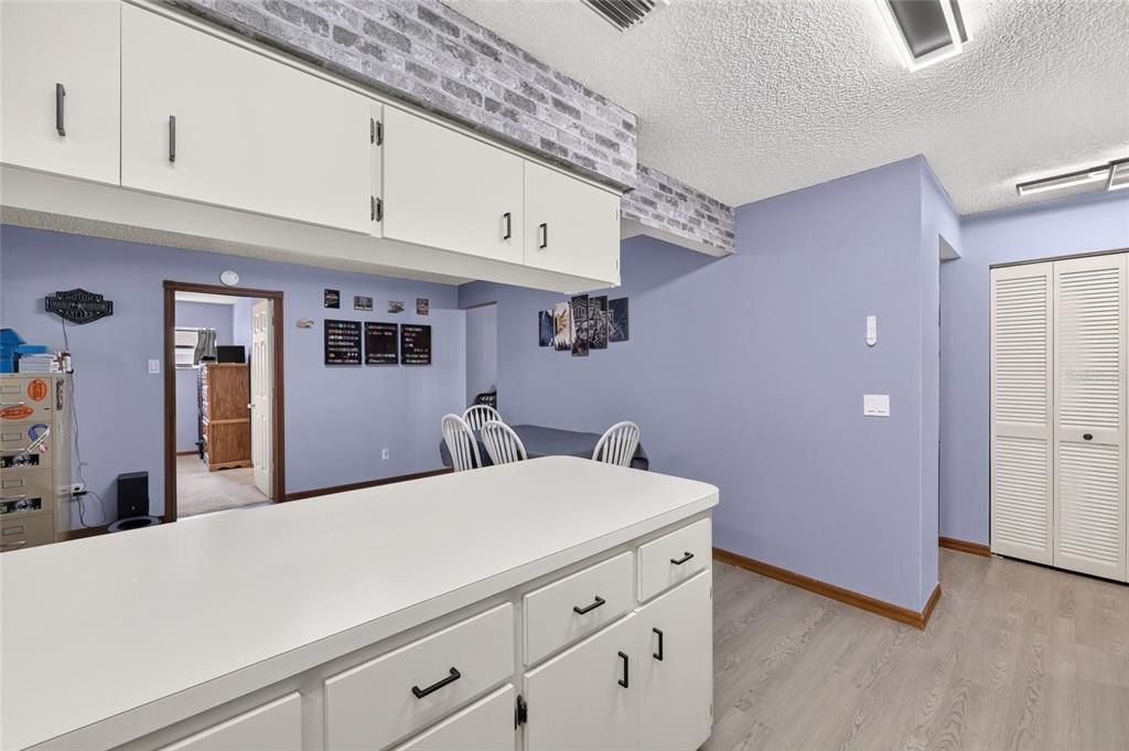 На продажу: $199,900 (2 спален, 2 ванн, 1856 Квадратных фут)