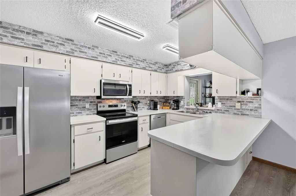 На продажу: $199,900 (2 спален, 2 ванн, 1856 Квадратных фут)