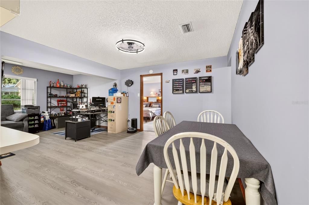 На продажу: $199,900 (2 спален, 2 ванн, 1856 Квадратных фут)