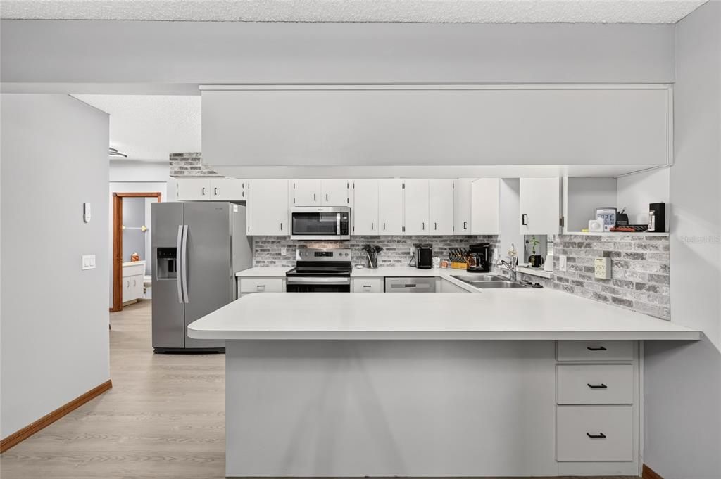 На продажу: $199,900 (2 спален, 2 ванн, 1856 Квадратных фут)