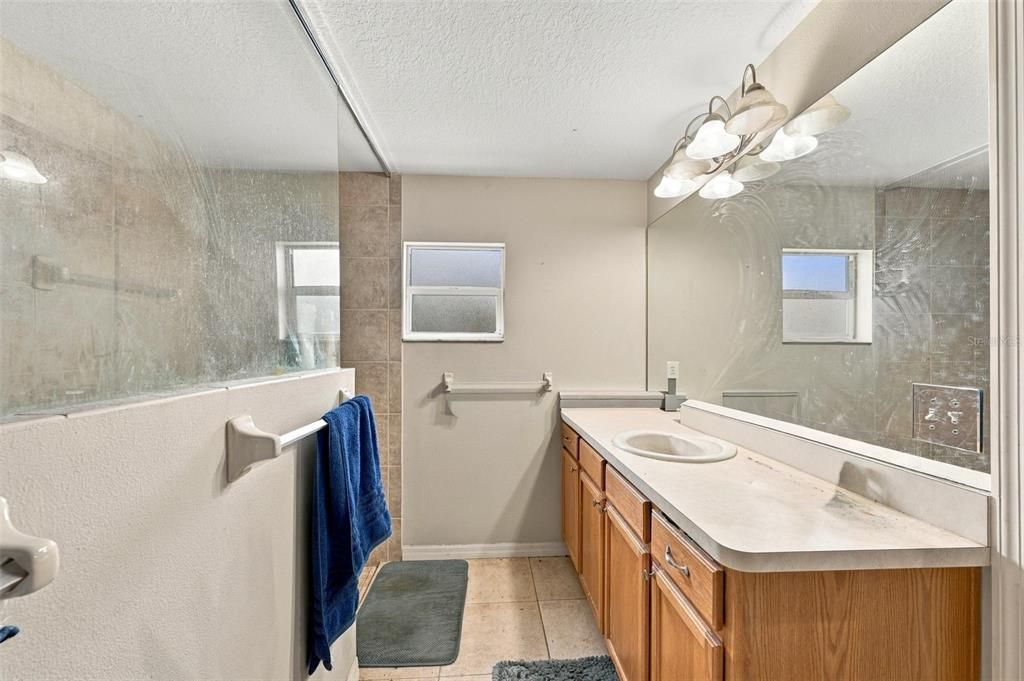 En Venta: $726,000 (4 camas, 2 baños, 2196 Pies cuadrados)
