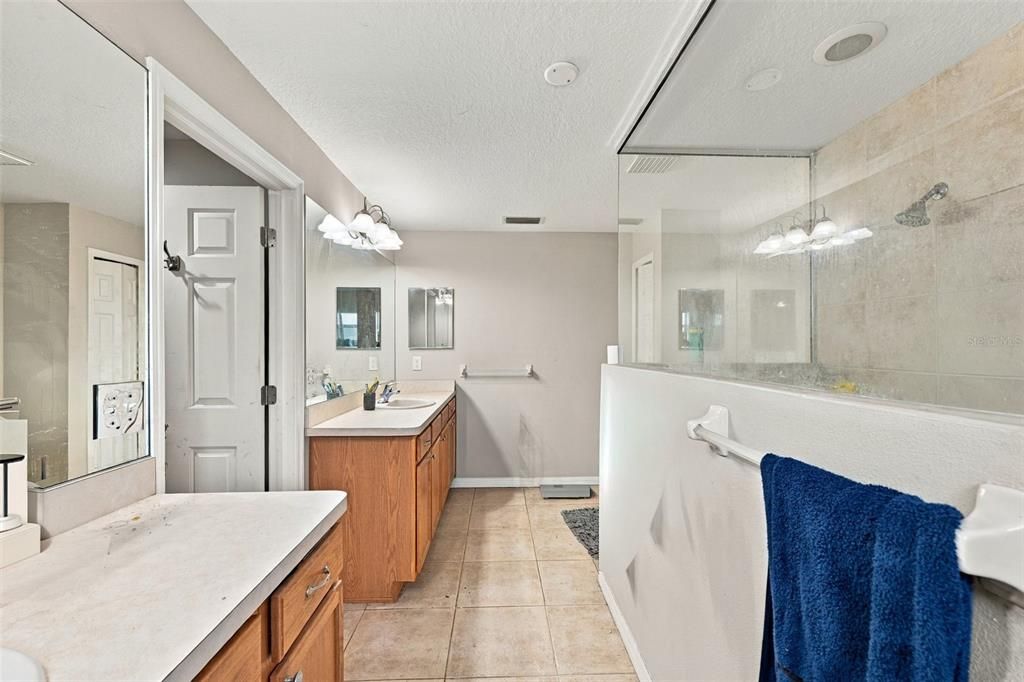 En Venta: $726,000 (4 camas, 2 baños, 2196 Pies cuadrados)
