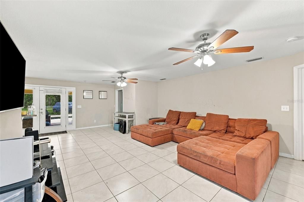 En Venta: $726,000 (4 camas, 2 baños, 2196 Pies cuadrados)