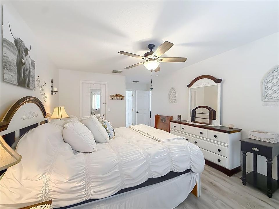 En Venta: $369,900 (4 camas, 2 baños, 2176 Pies cuadrados)