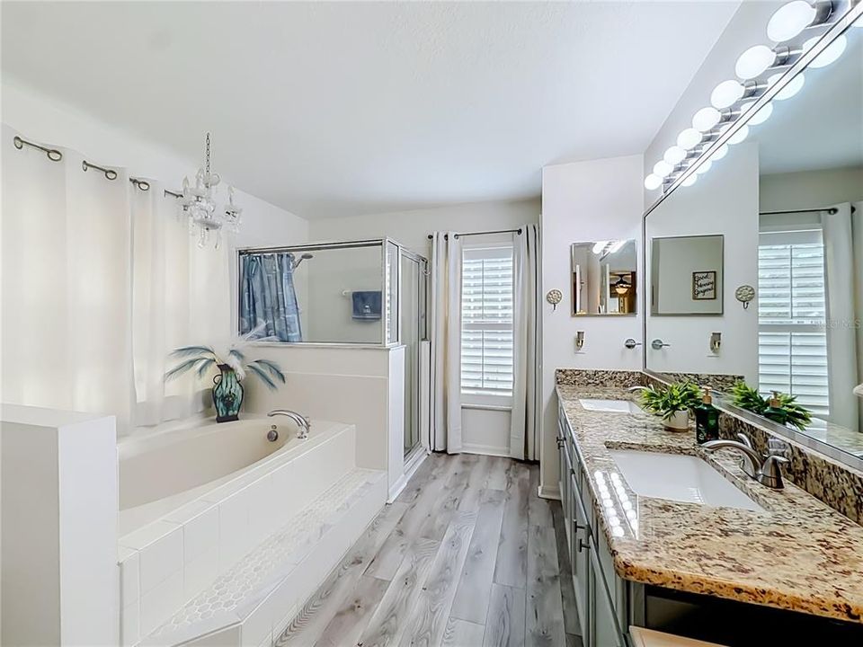 En Venta: $369,900 (4 camas, 2 baños, 2176 Pies cuadrados)