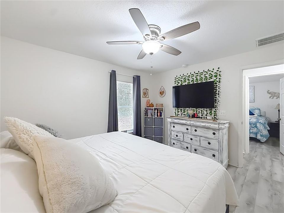 En Venta: $369,900 (4 camas, 2 baños, 2176 Pies cuadrados)