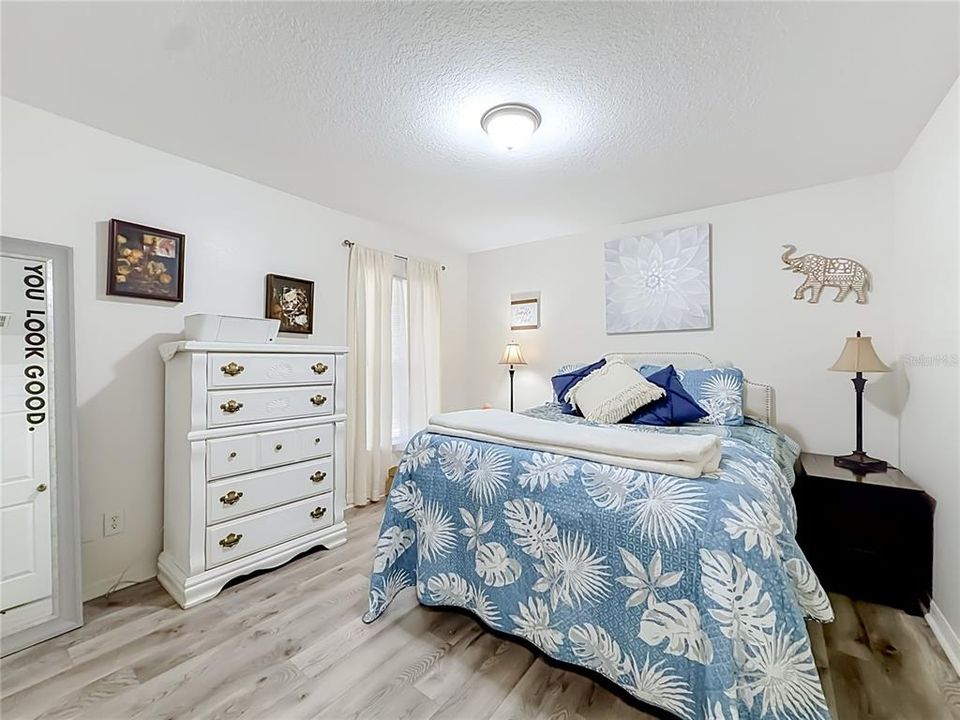 En Venta: $369,900 (4 camas, 2 baños, 2176 Pies cuadrados)