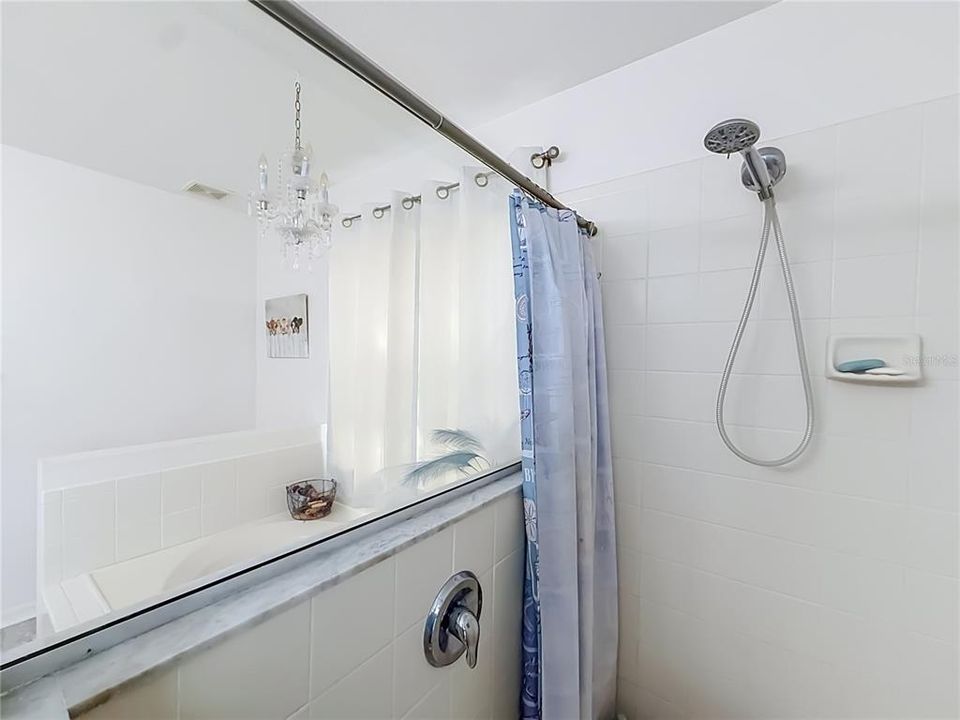 En Venta: $369,900 (4 camas, 2 baños, 2176 Pies cuadrados)