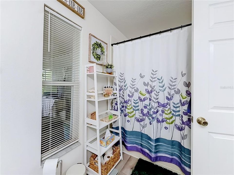 En Venta: $369,900 (4 camas, 2 baños, 2176 Pies cuadrados)