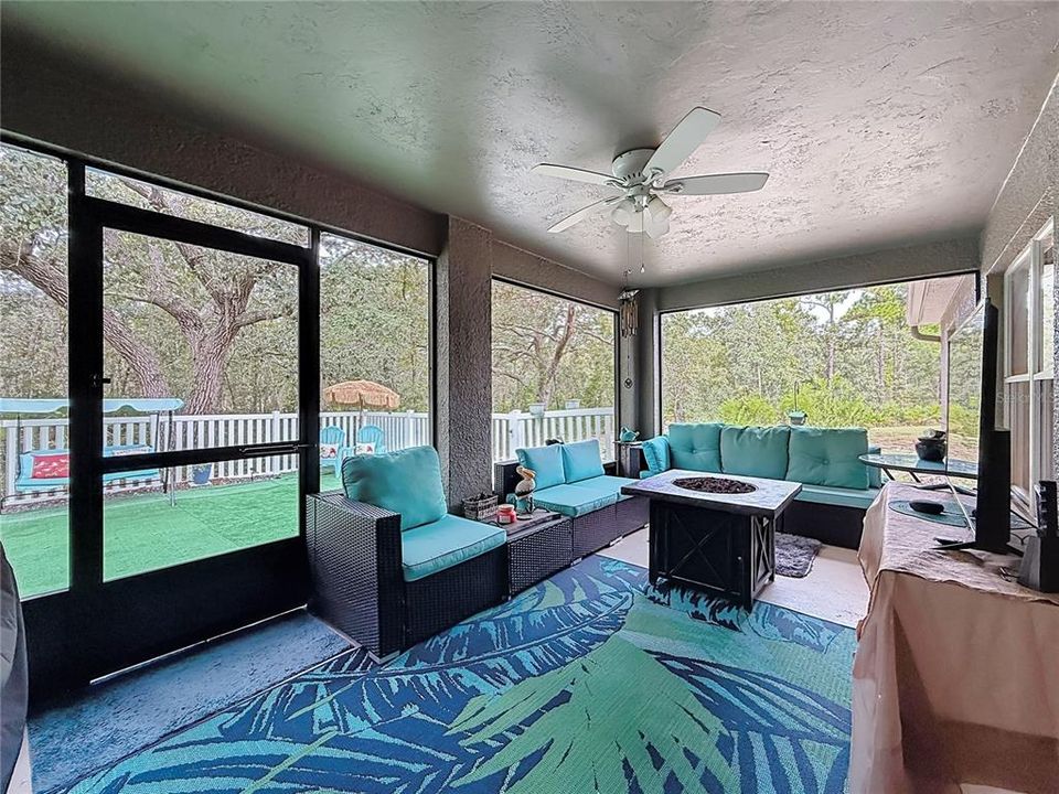 En Venta: $369,900 (4 camas, 2 baños, 2176 Pies cuadrados)