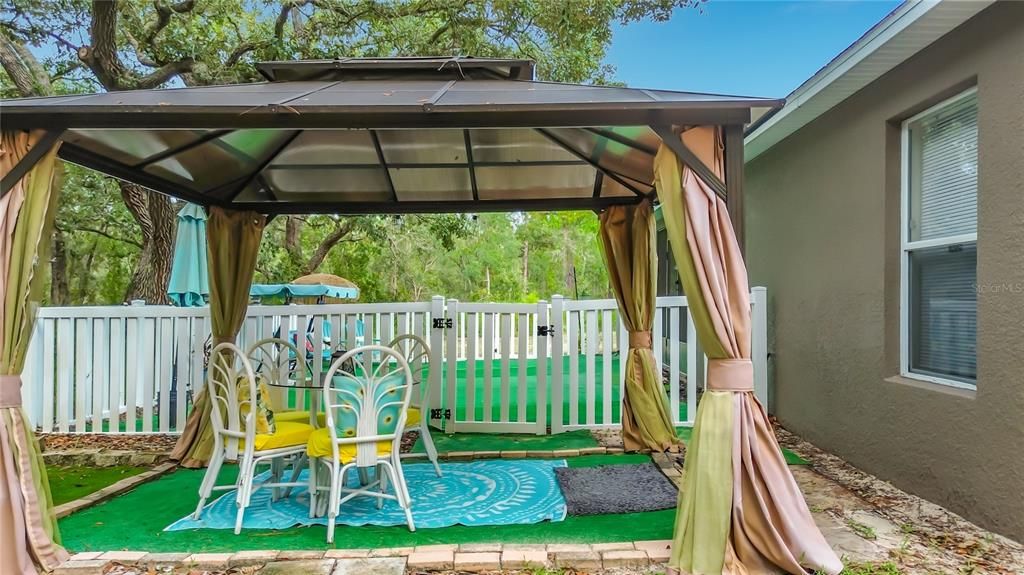 En Venta: $369,900 (4 camas, 2 baños, 2176 Pies cuadrados)