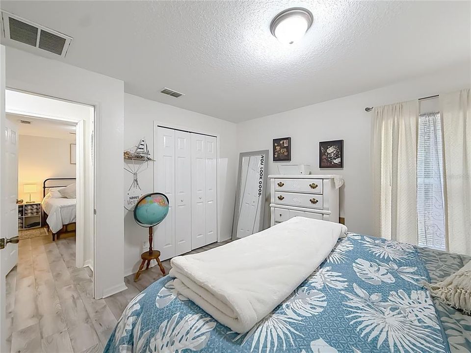 En Venta: $369,900 (4 camas, 2 baños, 2176 Pies cuadrados)