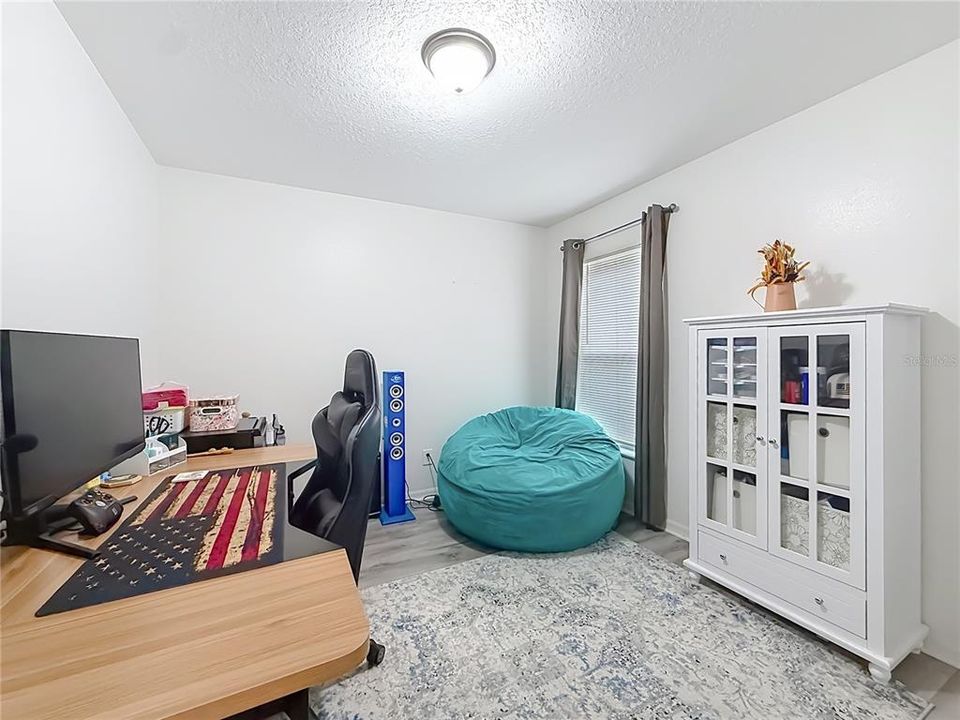 En Venta: $369,900 (4 camas, 2 baños, 2176 Pies cuadrados)