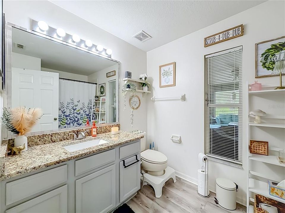 En Venta: $369,900 (4 camas, 2 baños, 2176 Pies cuadrados)