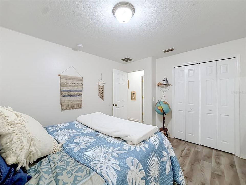En Venta: $369,900 (4 camas, 2 baños, 2176 Pies cuadrados)