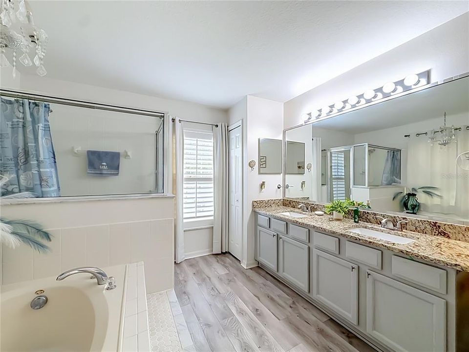 En Venta: $369,900 (4 camas, 2 baños, 2176 Pies cuadrados)