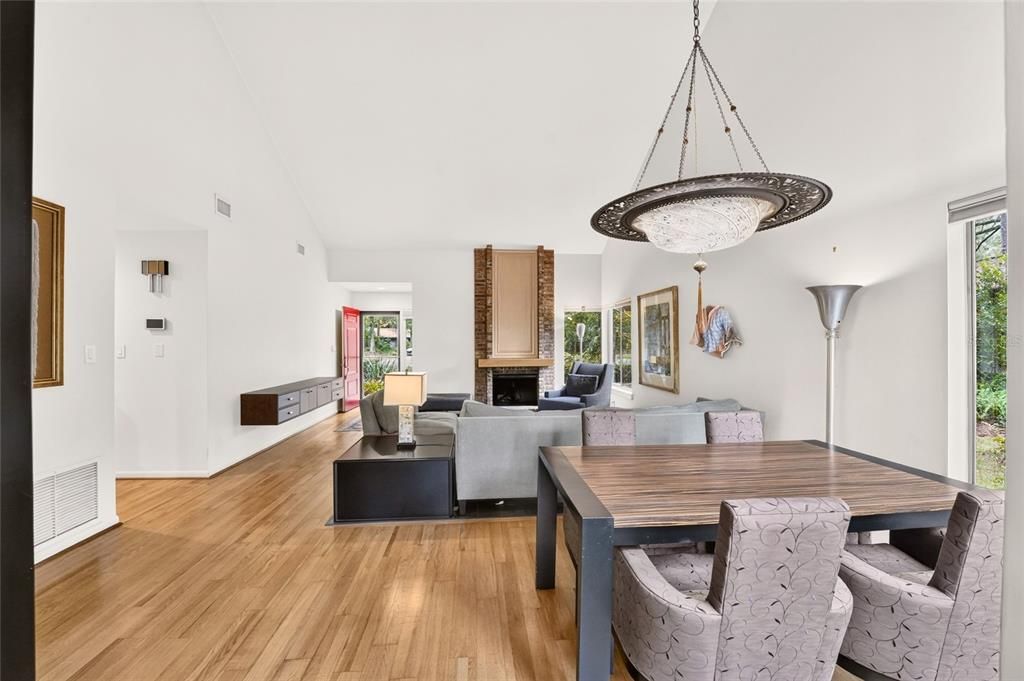 En Venta: $249,000 (2 camas, 2 baños, 1255 Pies cuadrados)