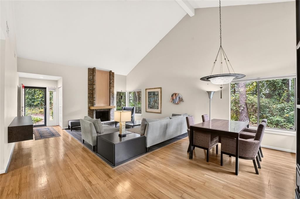 En Venta: $249,000 (2 camas, 2 baños, 1255 Pies cuadrados)