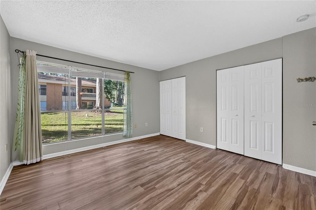 На продажу: $129,900 (2 спален, 2 ванн, 1070 Квадратных фут)