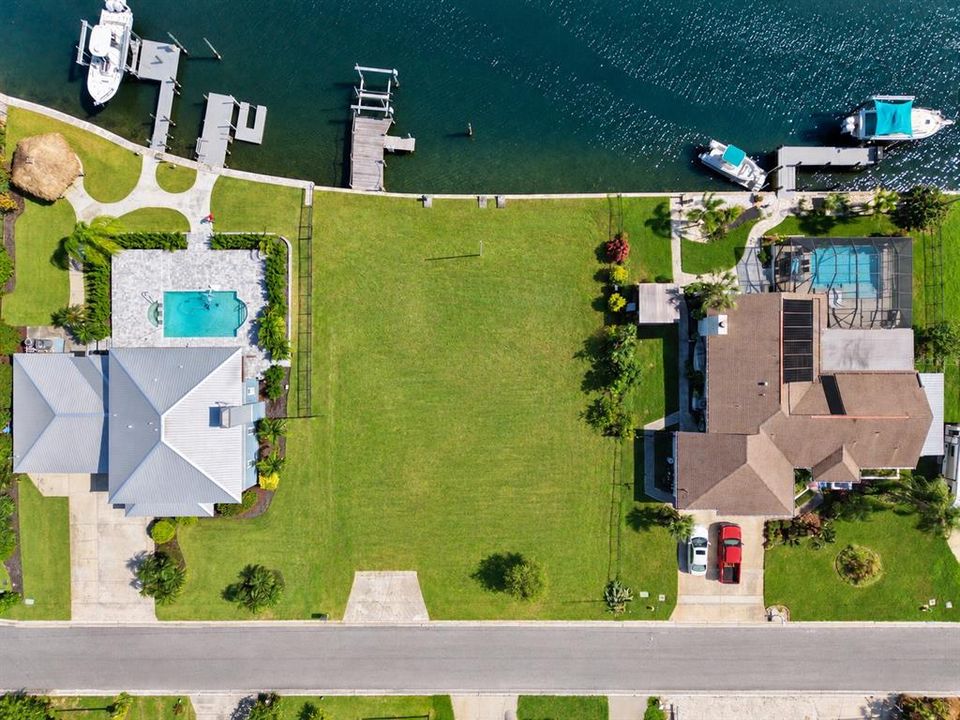На продажу: $499,900 (0.29 acres)