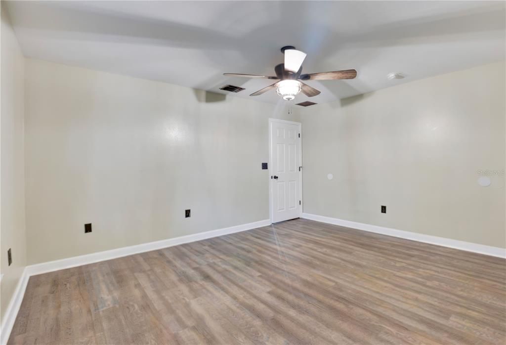 For Sale: $250,000 (3 beds, 2 baths, 1154 Square Feet)