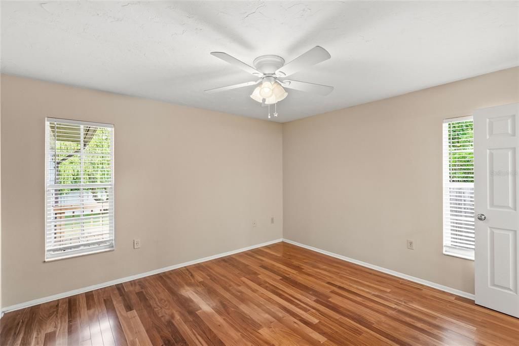 В аренду: $2,400 (2 спален, 2 ванн, 1243 Квадратных фут)