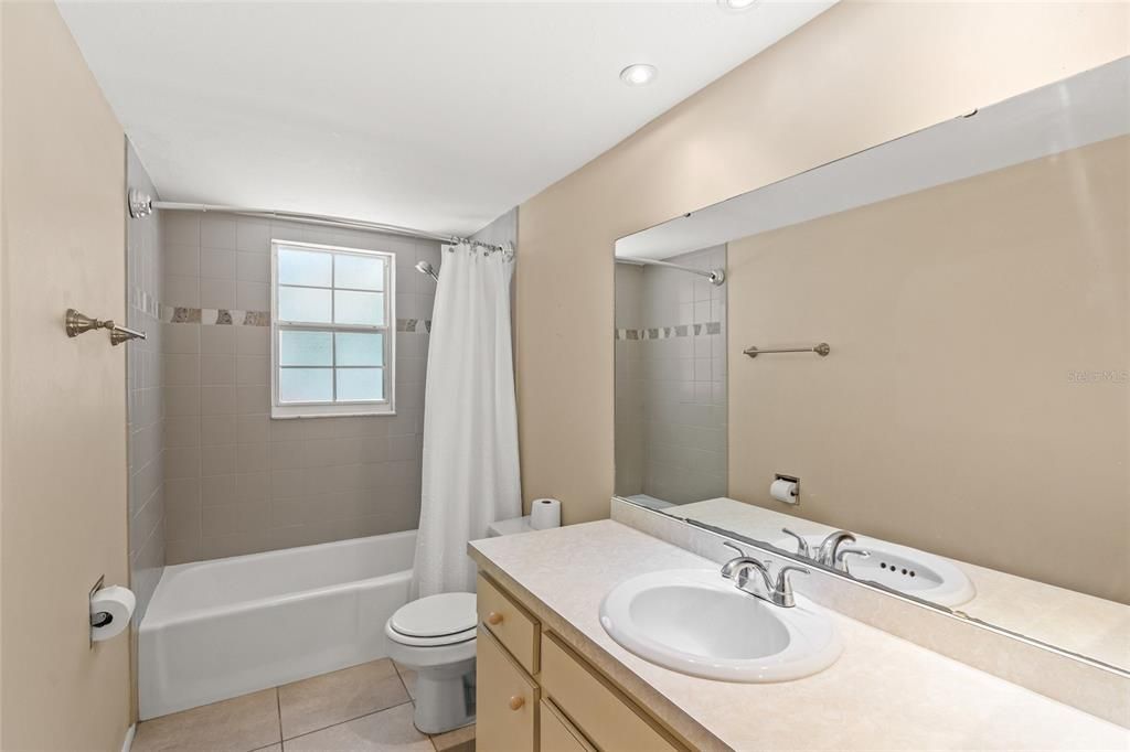 В аренду: $2,400 (2 спален, 2 ванн, 1243 Квадратных фут)