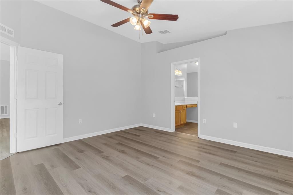 For Sale: $385,000 (3 beds, 2 baths, 1631 Square Feet)