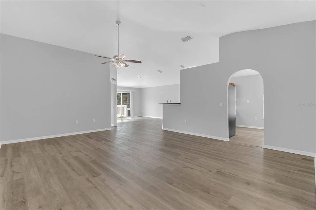 For Sale: $385,000 (3 beds, 2 baths, 1631 Square Feet)