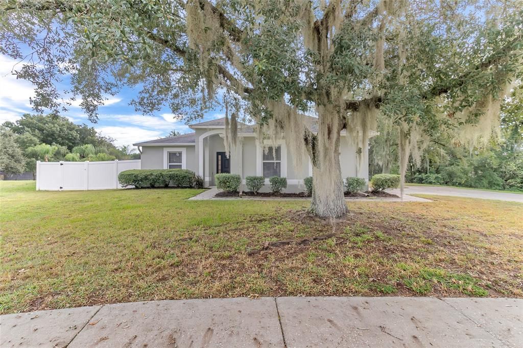 For Sale: $385,000 (3 beds, 2 baths, 1631 Square Feet)