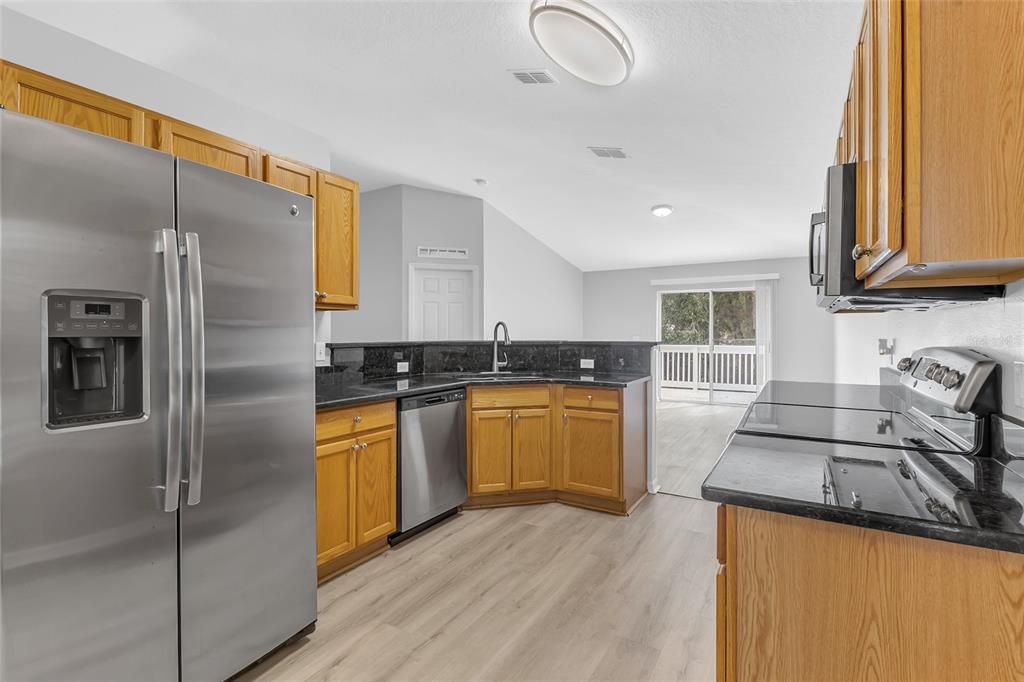 For Sale: $385,000 (3 beds, 2 baths, 1631 Square Feet)