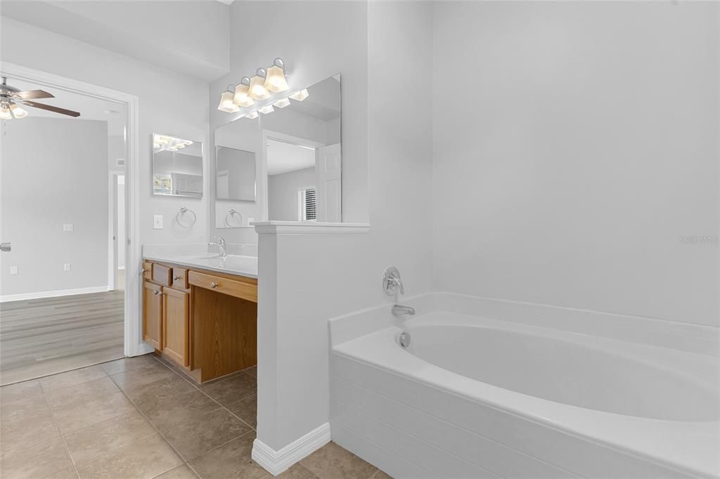 For Sale: $385,000 (3 beds, 2 baths, 1631 Square Feet)
