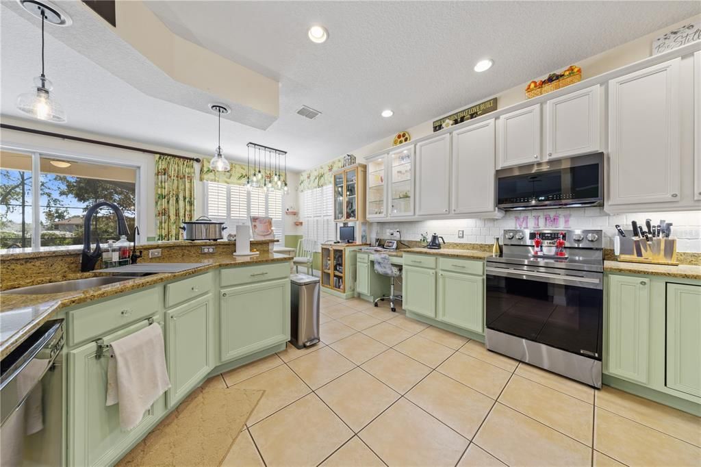 For Sale: $719,000 (5 beds, 3 baths, 3100 Square Feet)
