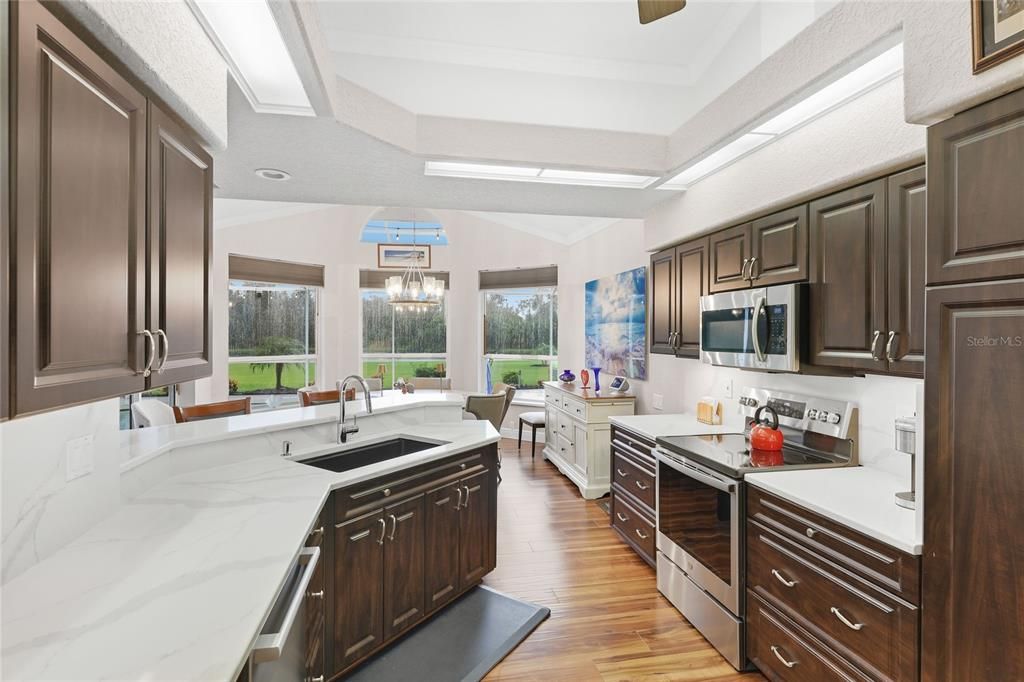 На продажу: $639,900 (3 спален, 2 ванн, 2221 Квадратных фут)