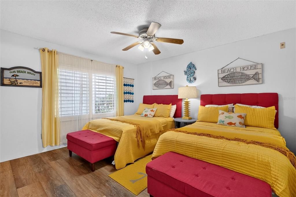 En Venta: $449,000 (2 camas, 2 baños, 1383 Pies cuadrados)