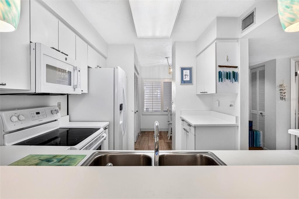 En Venta: $449,000 (2 camas, 2 baños, 1383 Pies cuadrados)
