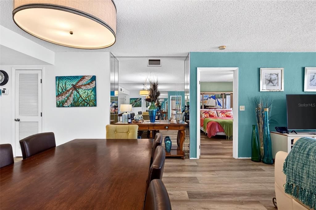 En Venta: $449,000 (2 camas, 2 baños, 1383 Pies cuadrados)