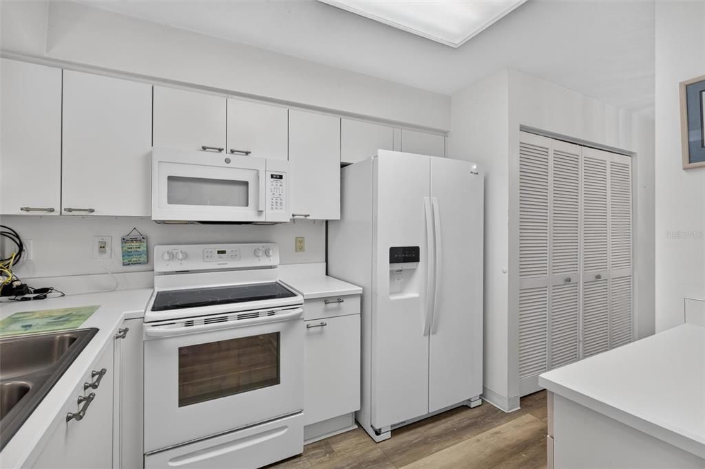 En Venta: $449,000 (2 camas, 2 baños, 1383 Pies cuadrados)